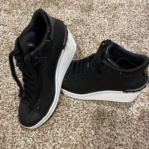 Steve Madden Brix High Wedge, brand new, never worn, Size 8